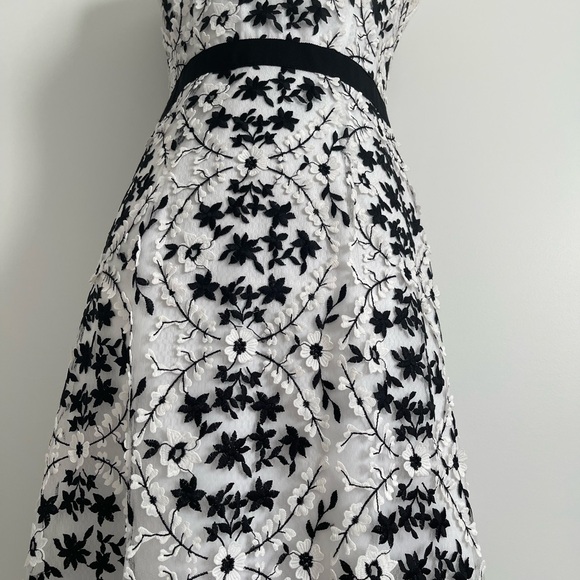 Nanette Lepore Size 2 Black & White Floral Applique Lace Slip Dress - Picture 5 of 11